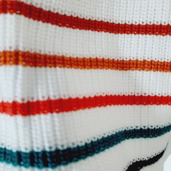 White V-Neck Sleeveless Knit Sweater with Colorful Stripes - Picture 6 of 10